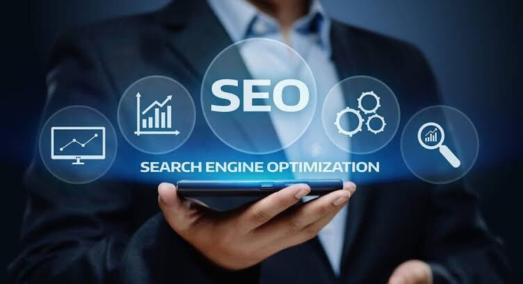 SEO expert in Dubai holding mobile device with search engine optimization icons — illustrating mobile SEO and ranking metrics